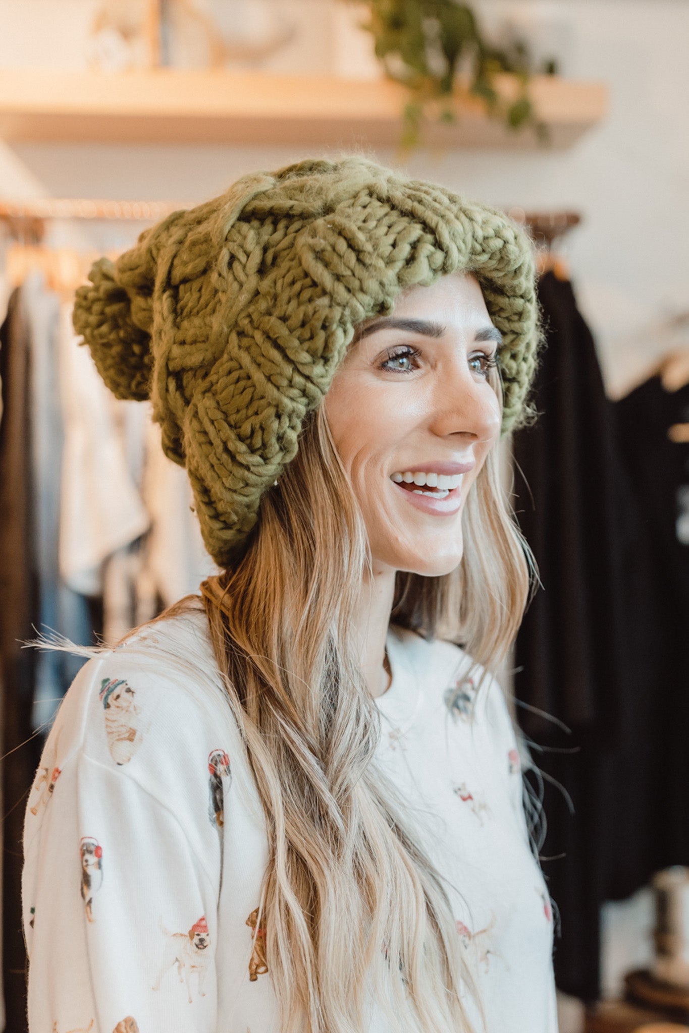Oversized Pom Pom Chunky Knit Beanie (Olive)