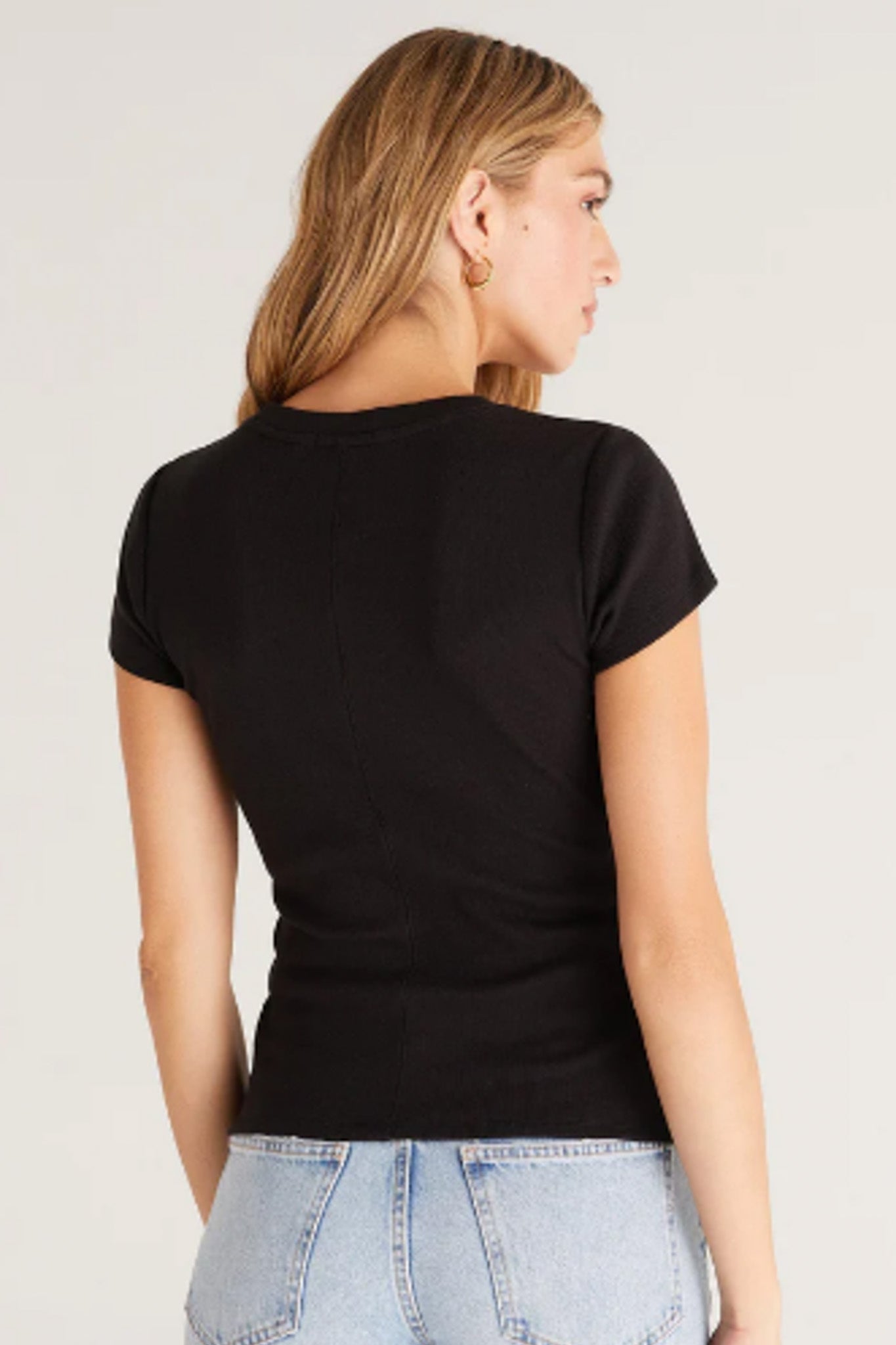 black short sleeve tee